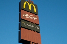 Apia et les enseignes McDonald's 